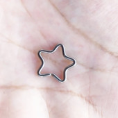 Μινιμαλιστικό σχήμα καρδιάς σχήμα αστεριού Σκουλαρίκια από ατσάλι τιτανίου Σκουλαρίκια μύτη Νύχια Μικρό αυτί με κόκαλο νύχια διάτρητα κοσμήματα