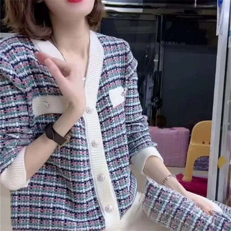 Trikotāžas jaka Sieviešu Pavasara Rudens Jaunums 2023. gada garām piedurknēm V veida kakla izgriezuma trikotāžas džemperi Sieviešu ikdienišķa sieviešu mēteļi