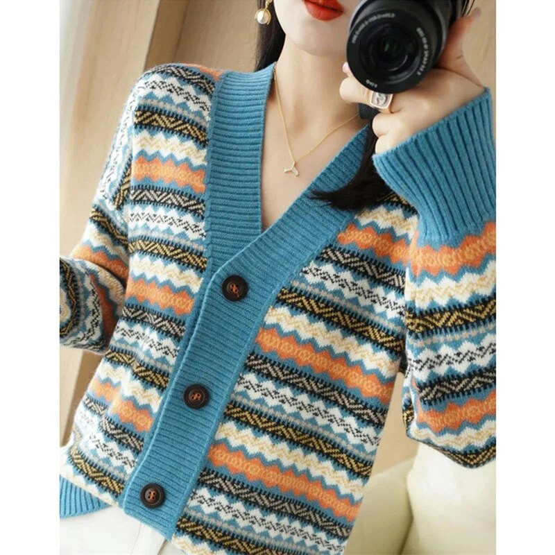 Rudens un ziemas jaunums 2023. gada korejiešu svītraini ar garām piedurknēm, V veida kakla izgriezuma adījums Sieviešu īss ar brīvu džemperi Sieviešu ikdienas siltie topi