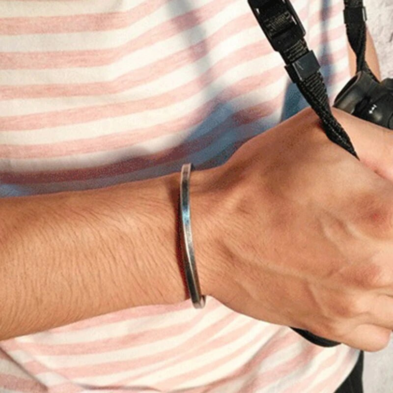 Nerūsējošā tērauda krustveida aproces atvēršanas rokassprādze vīriešiem, savītas C formas rokassprādzes sudraba krāsas rokas aproces rokassprādze unisex rotaslietas