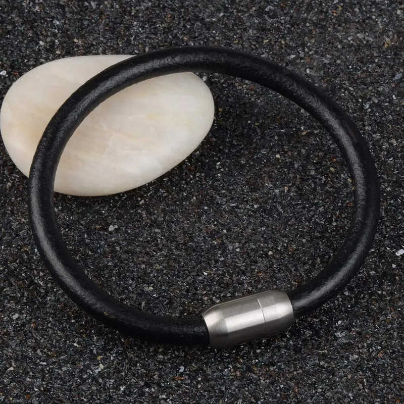 Гривна от гладка естествена кожа с магнитна закопчалка от неръждаема стомана Ръчно изработени мъжки черни гривни Гривни за мъже