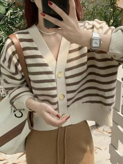 Utcai ruházat Csíkos kötött kardigán rövid dzsekik Női koreai laza pulóverek Gilet Alkalmi V-nyakú kötöttáru Kabátok Új Malhas felsők