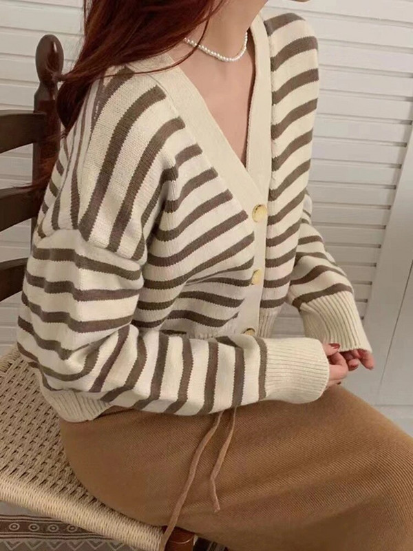 Utcai ruházat Csíkos kötött kardigán rövid dzsekik Női koreai laza pulóverek Gilet Alkalmi V-nyakú kötöttáru Kabátok Új Malhas felsők