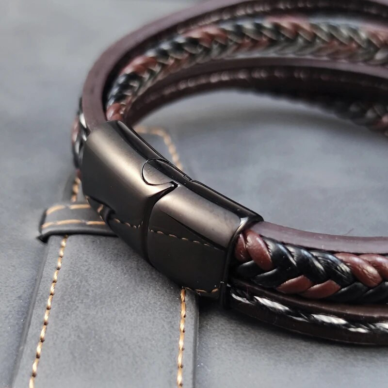 Daudzslāņu ādas klasiska vīriešu ādas nerūsējošā tērauda maisījuma un krāsu sašūšanas rokassprādze dzimšanas dienas ballītei laimīgai dāvanai