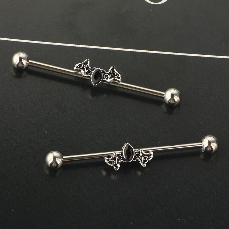 Gothic Bat Industrial Pīrsings Auskars Nerūsējošā tērauda Rūpnieciskā stienis Skrimšļa Pīrsings Helovīna ballīte Ķermeņa rotaslietas