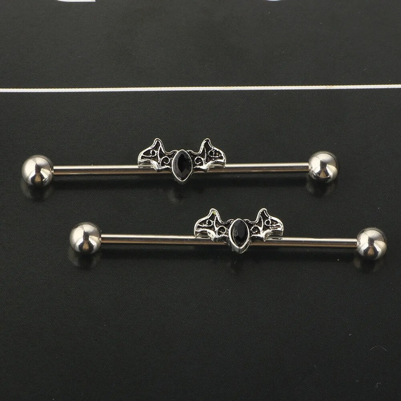 Gothic Bat Industrial Pīrsings Auskars Nerūsējošā tērauda Rūpnieciskā stienis Skrimšļa Pīrsings Helovīna ballīte Ķermeņa rotaslietas