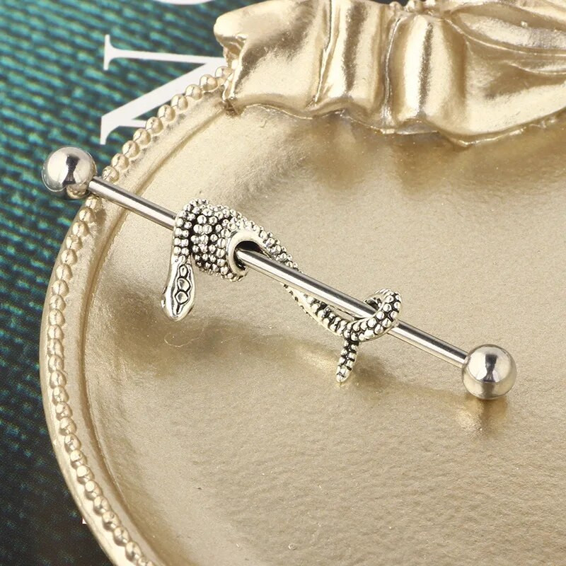 Punk Snake Ipari súlyzórúd Piercing Fülbevaló Fülporc Ipari Piercing Halloween Party Fül Kiegészítők Ékszerek