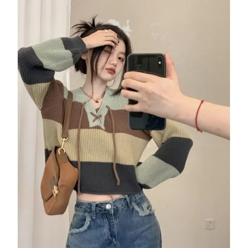 Ριγέ γυναικείο πουλόβερ Φθινοπωρινά χειμωνιάτικα πουλόβερ Κορεάτικου στυλ Πλεκτά μακρυμάνικα σταυρωτά πλεκτά Κορυφαία γραβάτα μόδα Γυναικεία πουλόβερ 2023