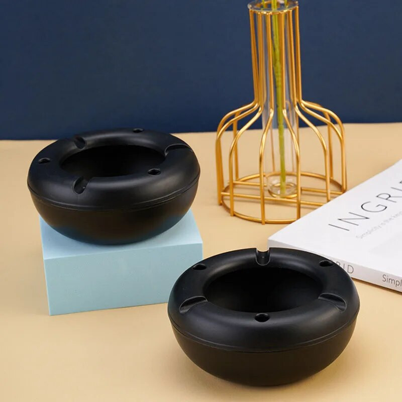 Jauns radošs vēja necaurlaidīgs apaļš pelnu trauks Videi draudzīgas pārnēsājamas automašīnas mājas dūmiem piederums karstumizturīgs pelnu trauks Ērta plastmasa