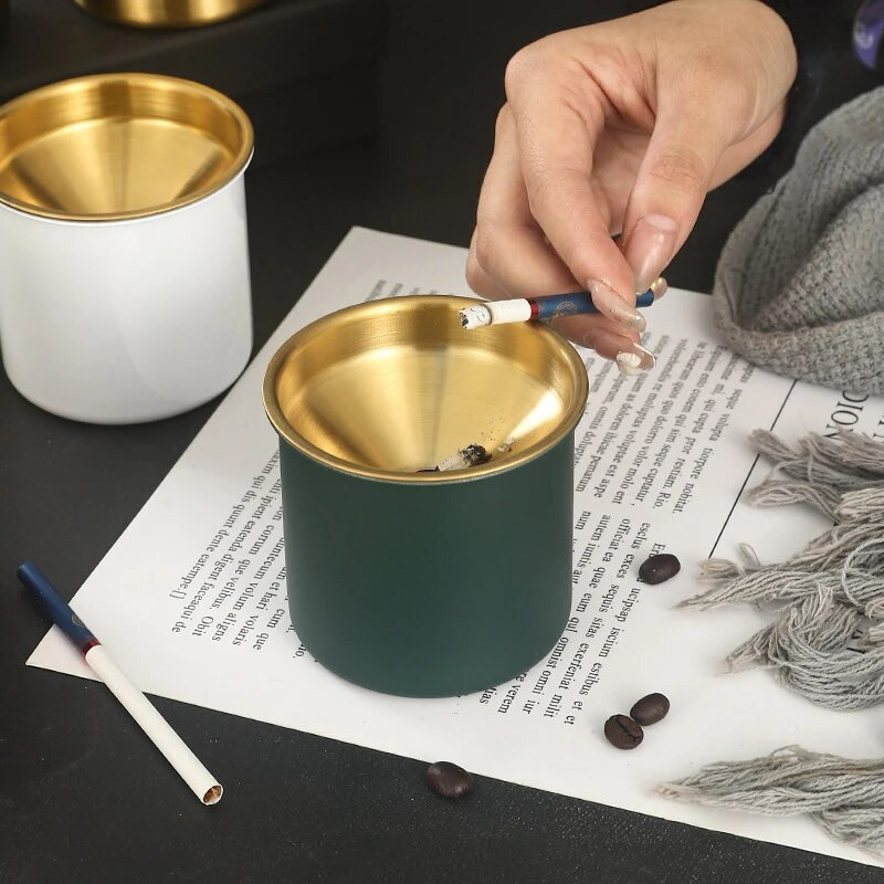NOVÝ 1 ks Popolník Vetruodolný Popolník z nehrdzavejúcej ocele pre domácnosť Bezdymový lievik Dizajn Elegantný stôl pre domácnosť