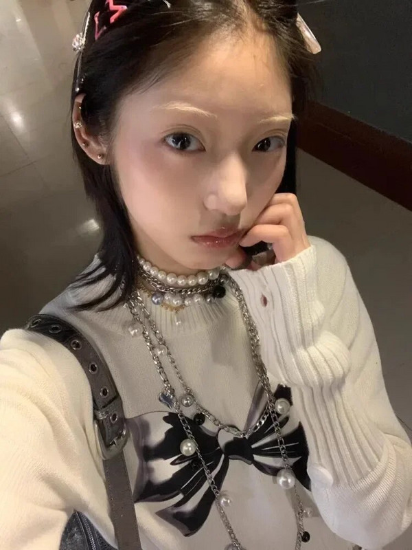 ADAgirl White Bow Graafiline kampsun Naiste poolkõrge krae Kawaii pikkade varrukatega kudum Skinny Y2k Esteetika Sügistalveriided