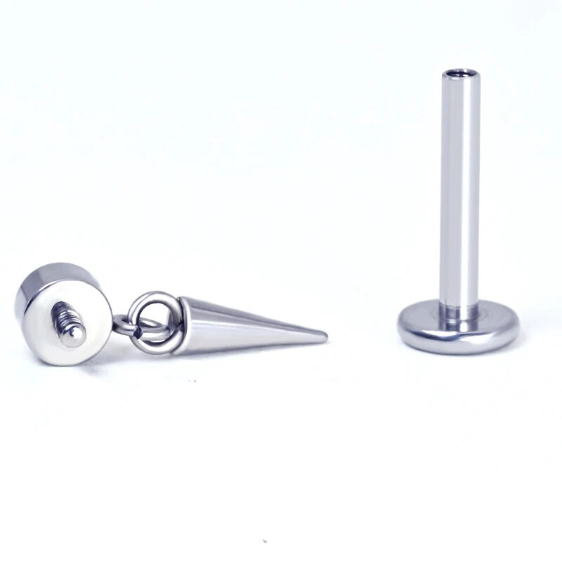 1db ASTM F136 titán 16G virág CZ Drop Dangle lapos fülbevaló Tragus Helix Lobe Stud piercing ékszer