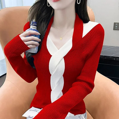 2023. gada rudens ziema — jauns sieviešu apģērbs, trikotāža. Moderns, seksīgs sieviešu tops ar garām piedurknēm, džemperi