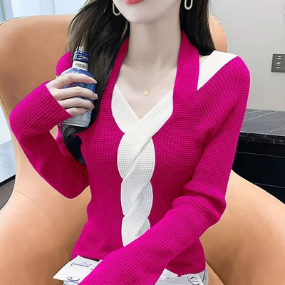 2023. gada rudens ziema — jauns sieviešu apģērbs, trikotāža. Moderns, seksīgs sieviešu tops ar garām piedurknēm, džemperi