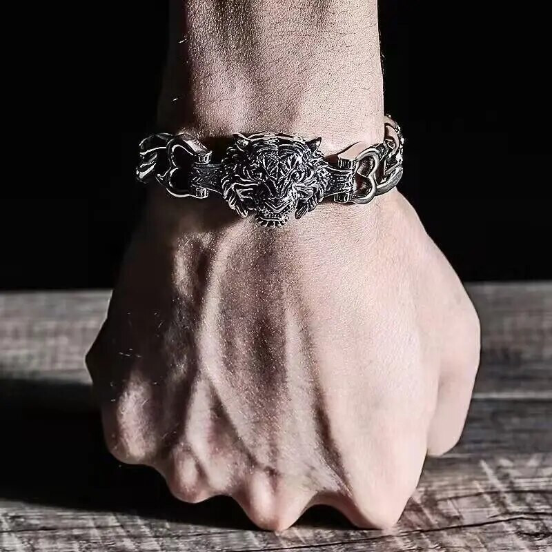 Beast Tiger Head karkötő ezüstözött uralkodó állat mandzsetta karkötő kampós csattal férfi báj ékszerek