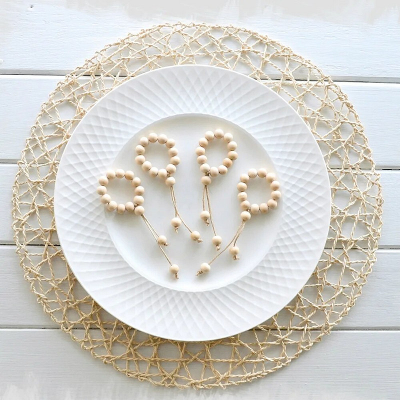 4GB ar rokām darināts dabīgā koka krelles salvešu gredzenu turētājs ar pušķiem, lauku stila lauku mājas vītnes piekarināšana pie sienas, kāzu mājas galda dekors