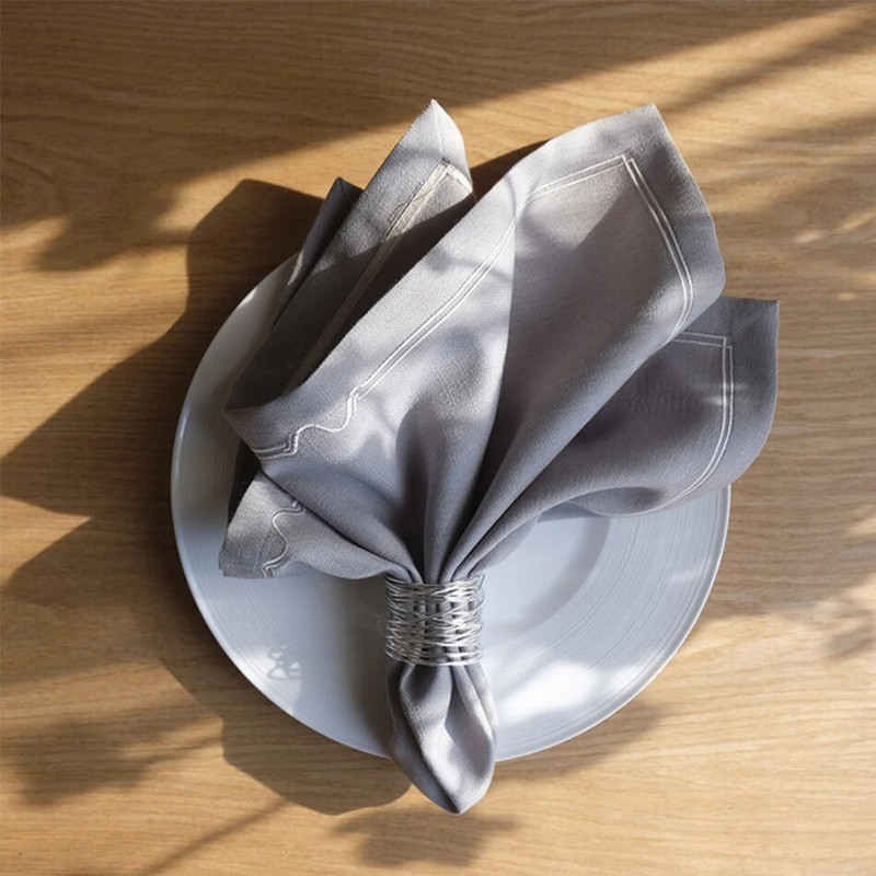 6 gab. Metāla šķērsgriezuma dobu šķembu salvešu sprādze, 5,1x3,8 cm plats apaļš zelta salvešu gredzens, vakariņu ballīšu pusdienu galda dekorēšanai