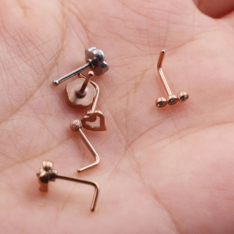 Uus saabumine Bone L kuju 1 tk Roosikuldne luu ninanupp lill Vihmakivi Kirurgiline terasest ninakruvi Tragus Bone Screw Stud