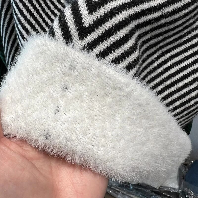 Stripe Plus Samta Džemperi Sieviešu Ziemas Silti Adīti Puloveri Korejiešu modes flīsa oderēti Trikotāžas izstrādājumi Ikdienas topi ar apakšu Jauns