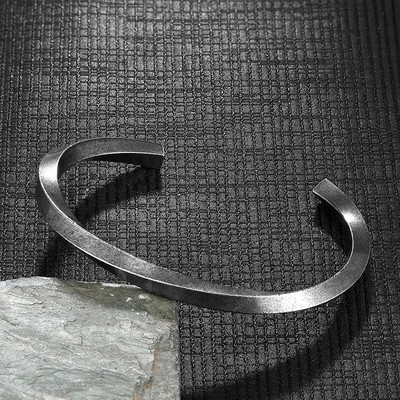 MKENDN vīriešu Twist rokassprādze oksidēta sudraba krāsa nerūsējošā tērauda Mobius aproce rokassprādze viņam Valentīna dienas dāvana