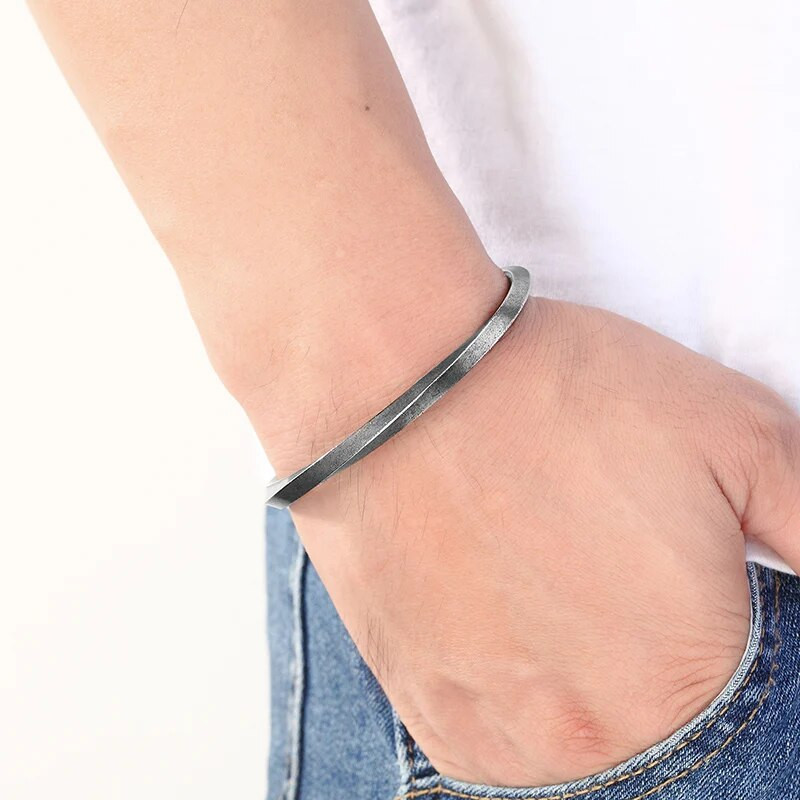 MKENDN vīriešu Twist rokassprādze oksidēta sudraba krāsa nerūsējošā tērauda Mobius aproce rokassprādze viņam Valentīna dienas dāvana