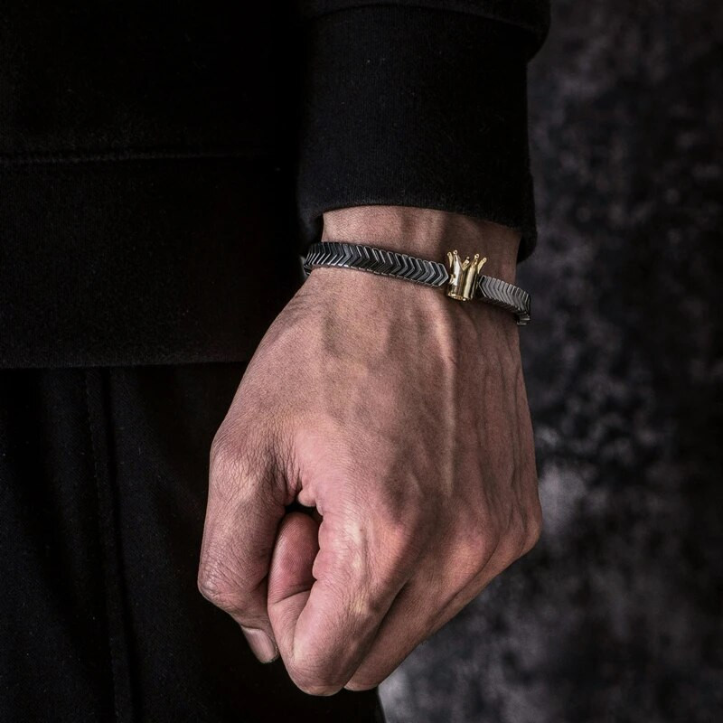 Kroņa rokassprādze vīriešiem Pīta virve Zelta krāsa Klasisks V dizains Hematīta akmens krelles Moderna vairumtirdzniecība Juvelierizstrādājumu aksesuāri