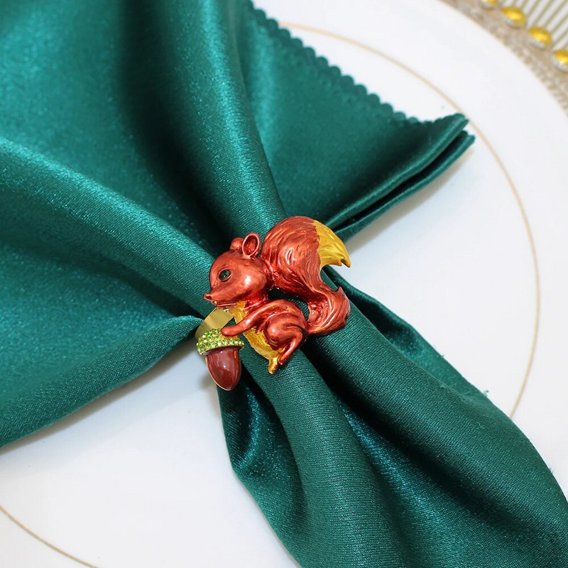 8Gb Jauki vāveres priežu riekstu salvešu gredzeni krāsaini emaljas metāla dzīvnieku salvešu turētājs rudens Pateicības Helovīna dekoram HWH113