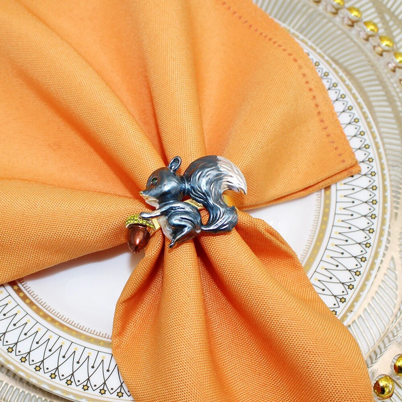 8Gb Jauki vāveres priežu riekstu salvešu gredzeni krāsaini emaljas metāla dzīvnieku salvešu turētājs rudens Pateicības Helovīna dekoram HWH113