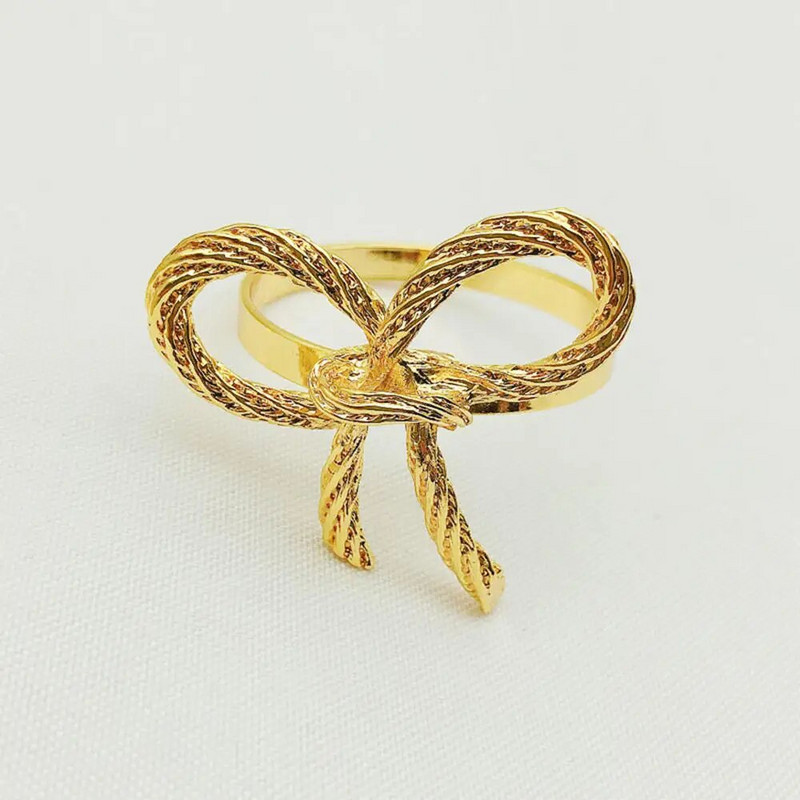 Rožu ziedu pasniegšanas salvešu gredzeni Valentīndienas galda noformējums kāzu ballītes rotājumi salvetēm Galda dekors Salvešu turētāji