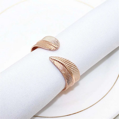 12 db Arany levelű szalvéta gyűrűk toll kivitelű szalvétatartó vacsoraasztal dekorációhoz Hálaadás esküvői karácsonyi dekoráció ERL05