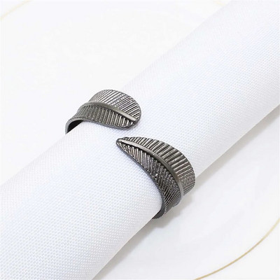 12 db Arany levelű szalvéta gyűrűk toll kivitelű szalvétatartó vacsoraasztal dekorációhoz Hálaadás esküvői karácsonyi dekoráció ERL05