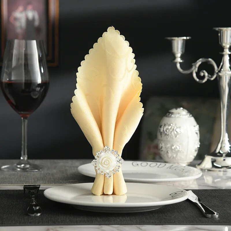 10 gabali Rožu sudraba salvešu gredzeni, turētājs stīpas, romantiskas ravēšanas ballītes galda ziedu dekors