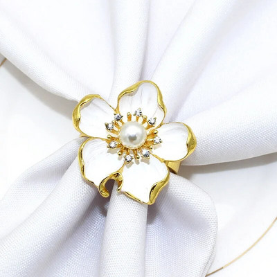 6db/tétel Új ötszirmú virág szalvétagyűrű ötvözet fehér virág szalvétagyűrű esküvői asztaldísz