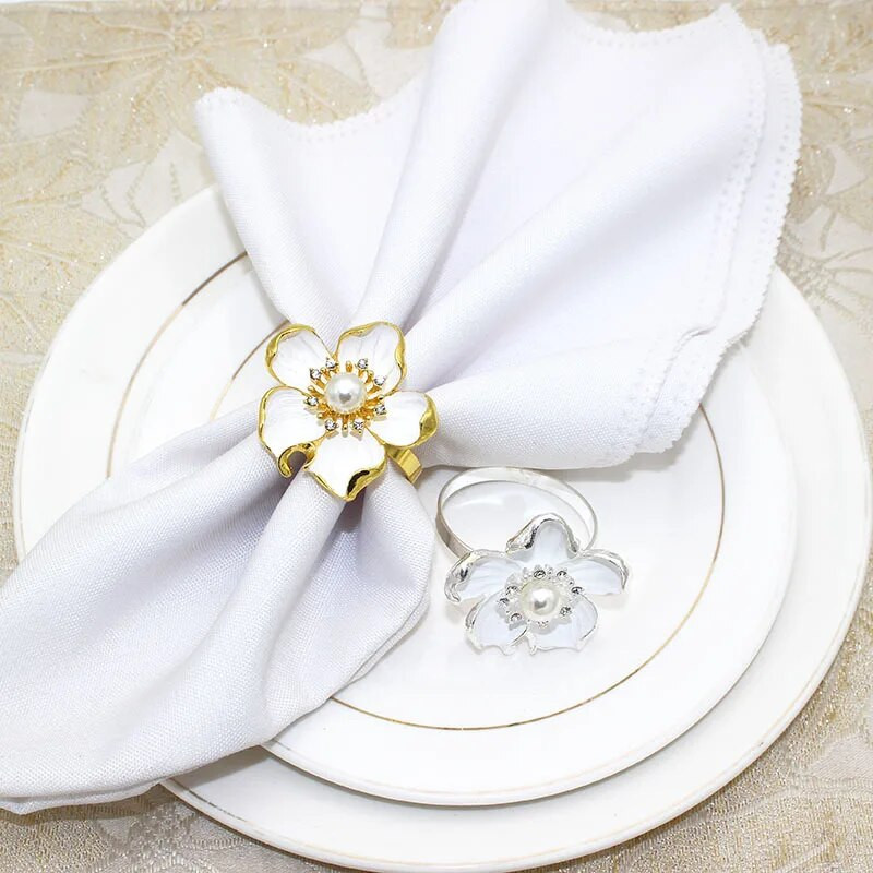 6db/tétel Új ötszirmú virág szalvétagyűrű ötvözet fehér virág szalvétagyűrű esküvői asztaldísz