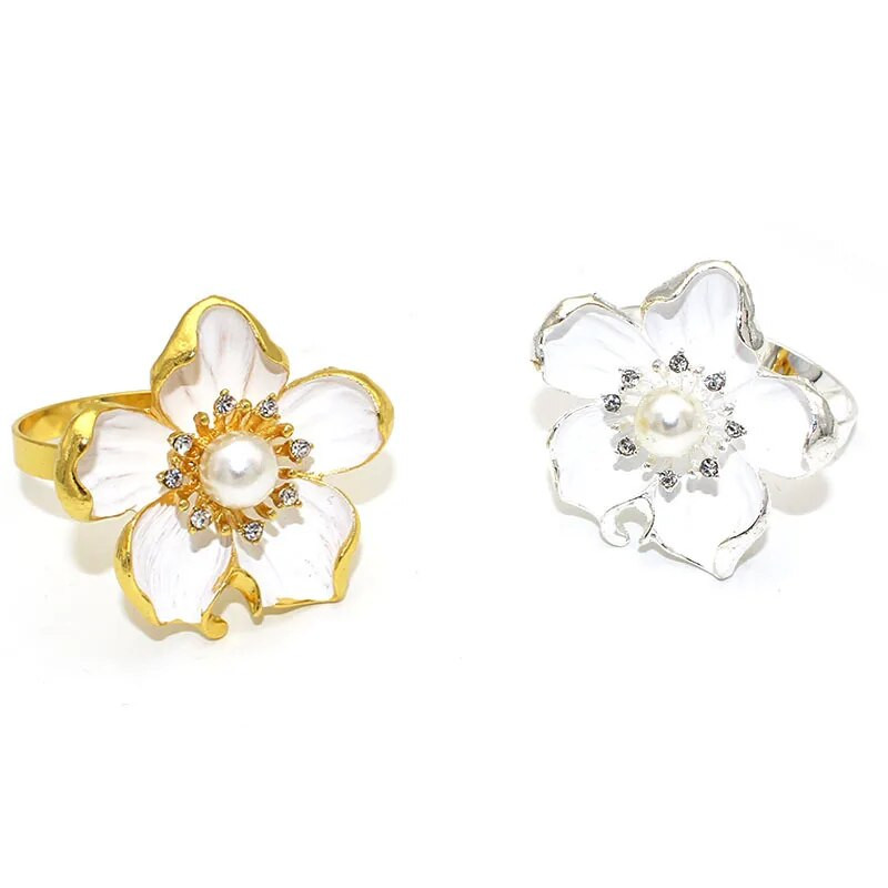 6db/tétel Új ötszirmú virág szalvétagyűrű ötvözet fehér virág szalvétagyűrű esküvői asztaldísz