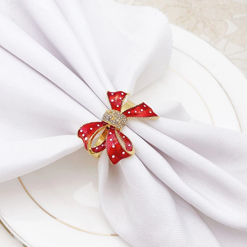 Ziemassvētku sarkanā loka salvešu gredzeni sprādze ar dimanta galda rotājumu Ziemassvētku zelta salvešu turētājs svētku svinību galda noformējums