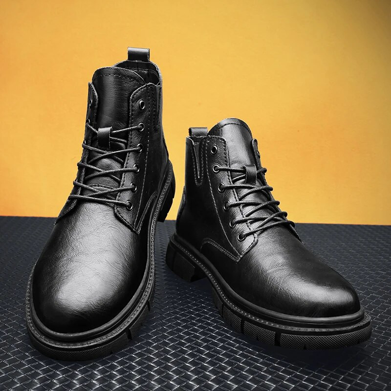 Vīriešu modes ādas zābaki 2023. gada jauni rudens ziemas puszābaki Vīriešu britu panka augstas augšdaļas apavi Motocikla zābaki
