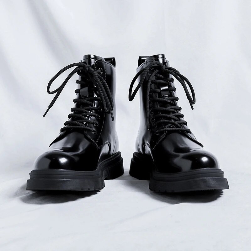 Panka stila motociklu zābaki vīriešiem augstas augšdaļas apavi āra trekingam vīriešiem pamata zābaki Britu stila melni ādas vīriešu puszābaki