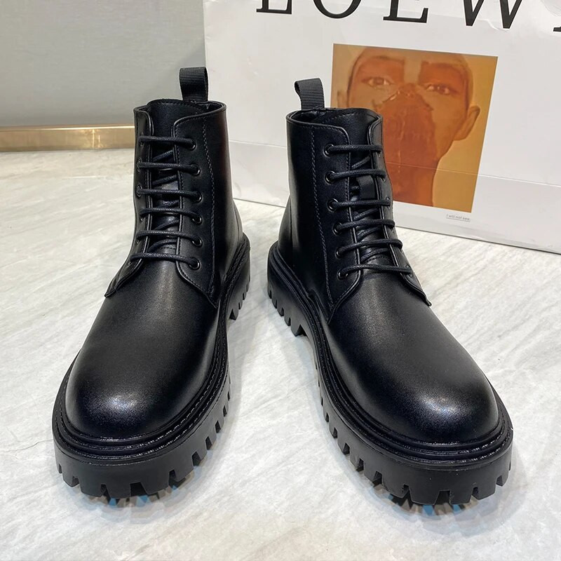 Personalizēti modes vīriešu puszābaki rudens un ziemas zābaki ar biezu apakšu mežģīņu zābaki Britu stilā, melni Bezmaksas piegāde Izmēri 38-44