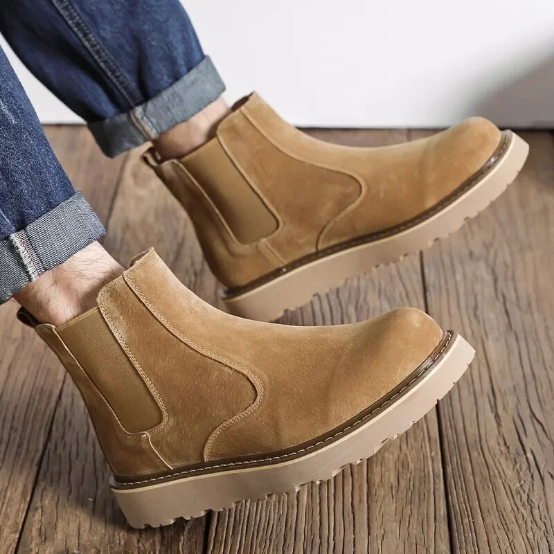 Jaunas modes govs zamšādas vintage vīriešu apavi Augstas kvalitātes āra darba potīšu zābaki Britu rudens ziemas tuksneša Chelsea zābaki