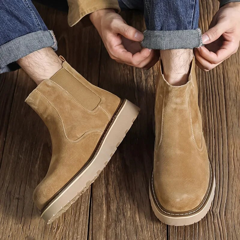 Jaunas modes govs zamšādas vintage vīriešu apavi Augstas kvalitātes āra darba potīšu zābaki Britu rudens ziemas tuksneša Chelsea zābaki