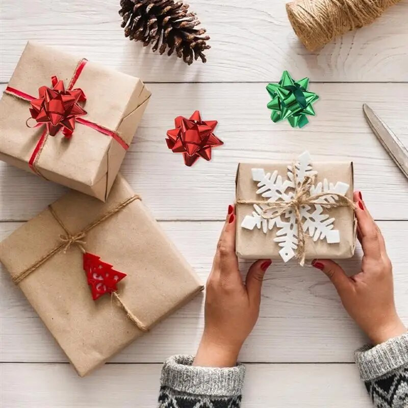 150gab Mini Star Bow & Dāvanu iesaiņošanas bantīte Ziemassvētkiem Krāsaini bantītes Ziemassvētku dāvanu iesaiņošanas rotājumi Līmējošie Ziedi Dekors