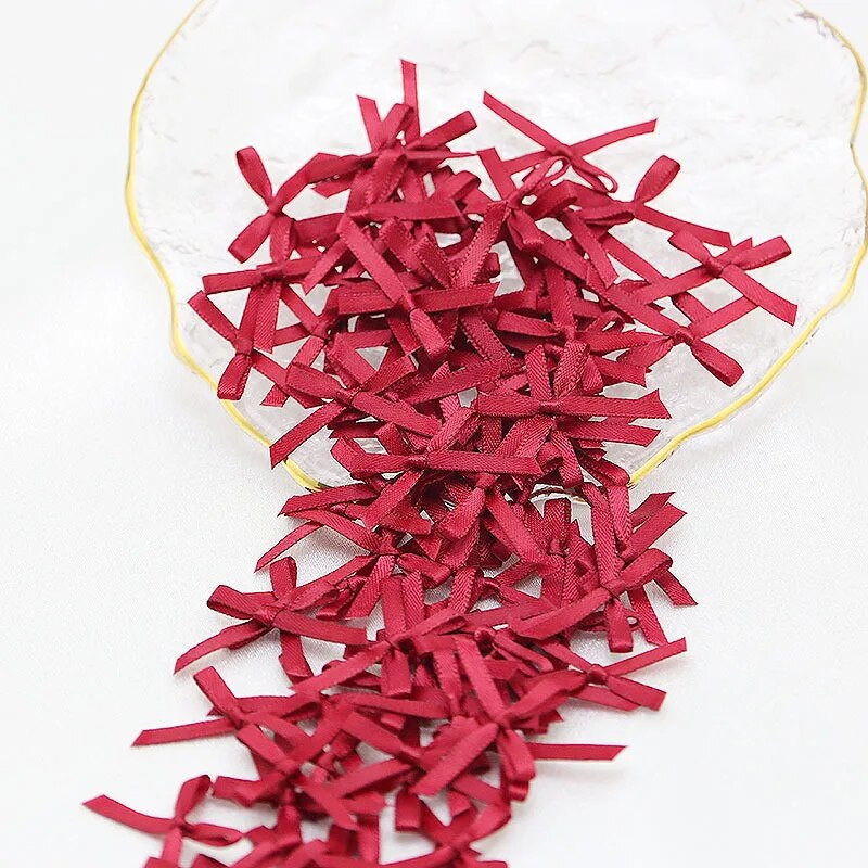 (100db/csomag) 3x3cm-es miniszalag masnik Többszínű kis méretű poliészter szatén szalagok masni virág Kézműves kézműves dekoráció barkácsolás