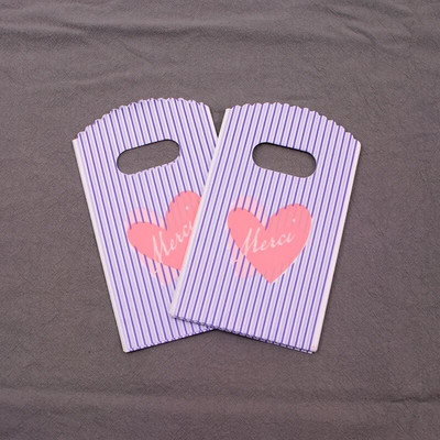 Нова модна търговия на едро с 50 бр./лот 9*15 см прости точки Мини пластмасова торбичка за подарък Малки торбички за опаковане на бижута с бонбони с дръжки