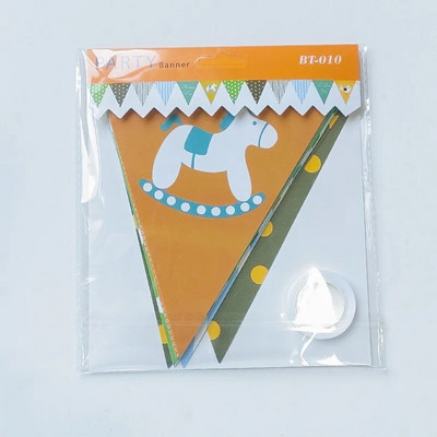 Сладък анимационен цветен дървен кон Триъгълник Флаг Парти за рожден ден Baby Shower Фон за детска градина Висящ гирлянд от овесарка