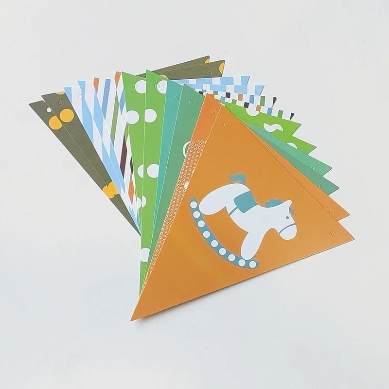 Сладък анимационен цветен дървен кон Триъгълник Флаг Парти за рожден ден Baby Shower Фон за детска градина Висящ гирлянд от овесарка