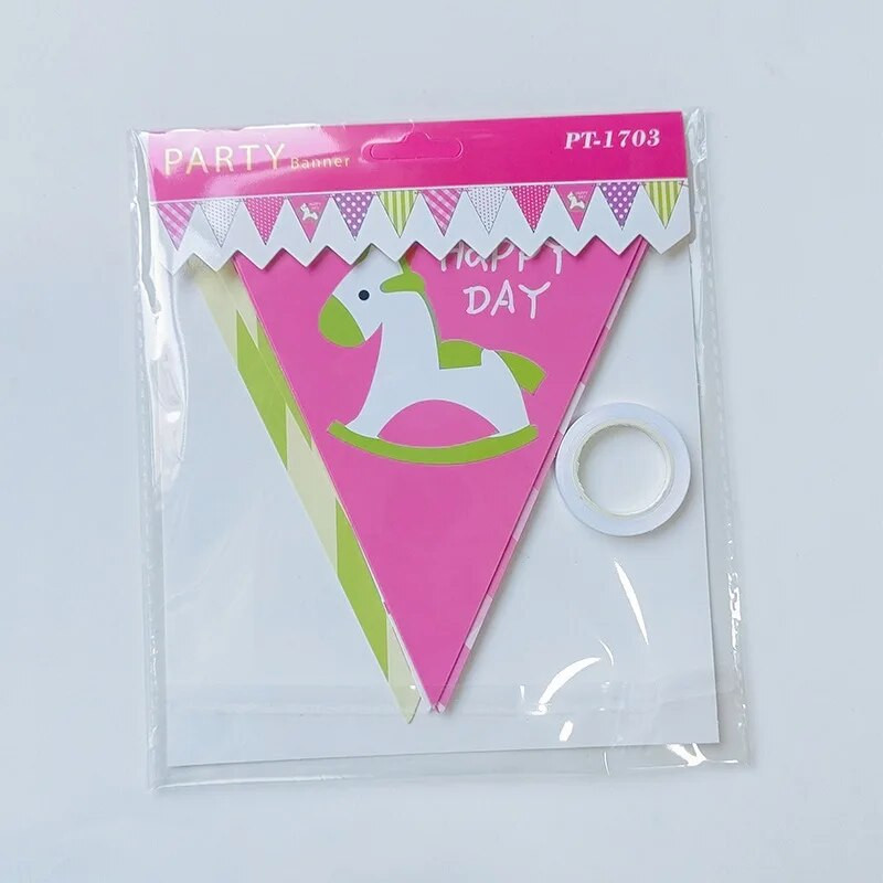 Сладък анимационен цветен дървен кон Триъгълник Флаг Парти за рожден ден Baby Shower Фон за детска градина Висящ гирлянд от овесарка