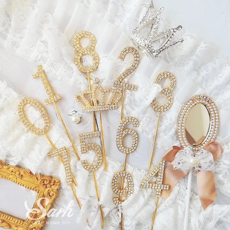 1 vnt. aukso deimantais nusagstytas numeris "0-9" "Crown Collection" tortas, skirtas vakarėlio dekoravimui Desertui gražios dovanos