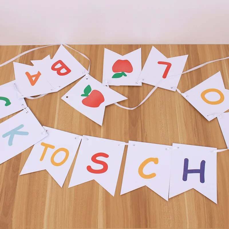 Sezono atidarymo vakarėlio dekoravimas Spalvinga šrifto popierinė reklamjuostė GRĮŽTI Į MOKYKLĄ Reklamjuostė Klasės fonas Sienos „pasidaryk pats“ dekoro išdėstymas