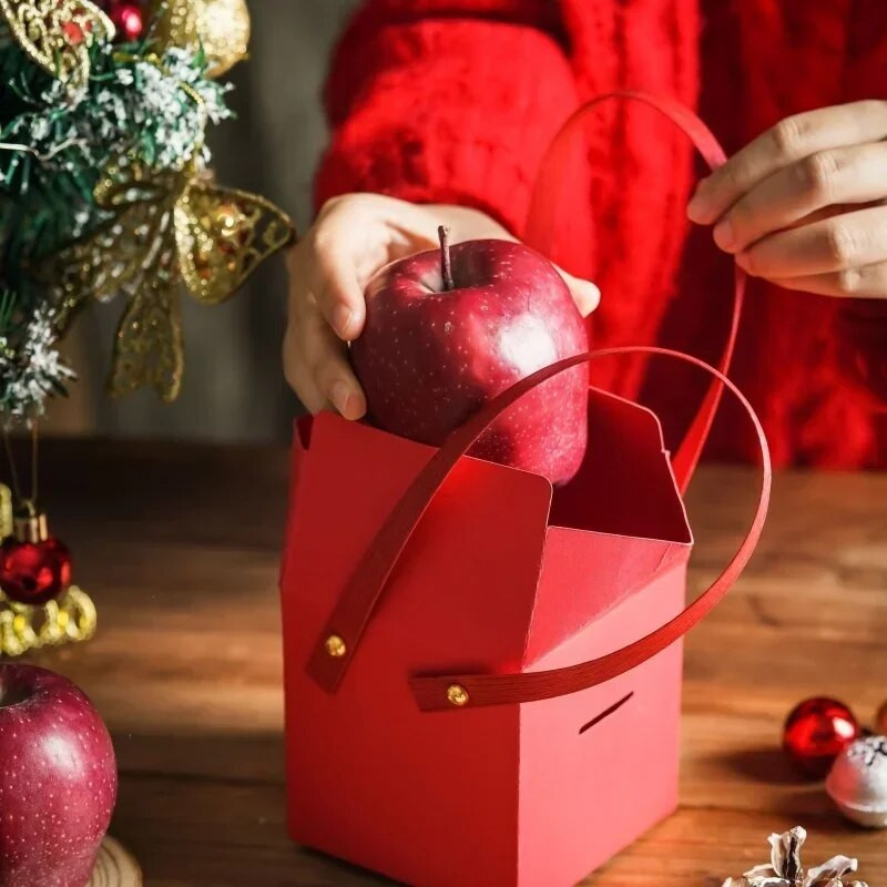 Klasikinė raudona kalėdinė dovanų dėžutė su rankena Bowknot kaspinu varpelio dekoro popieriaus užpildymo laiškų spausdinimo kubinė dovana pakavimo dovanų dėžutė